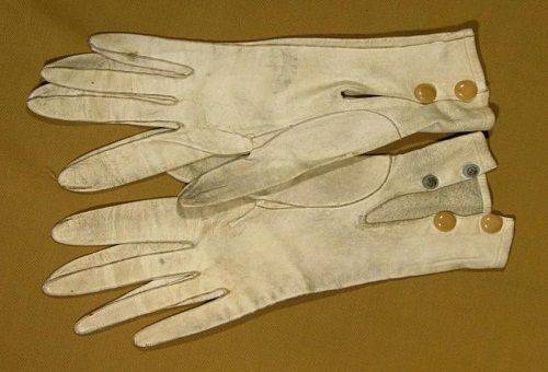 mănuși albe din piele de căprioară