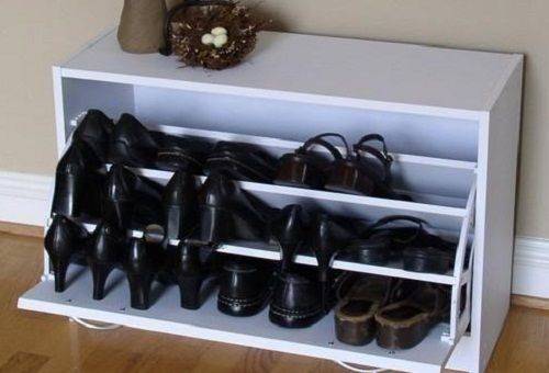 chaussures dans le casier
