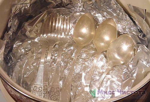 Peeled silver forks and spoons