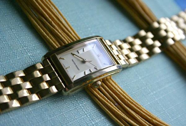 Zegarek z metalową bransoletą
