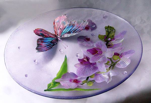Decoupage on a glass plate