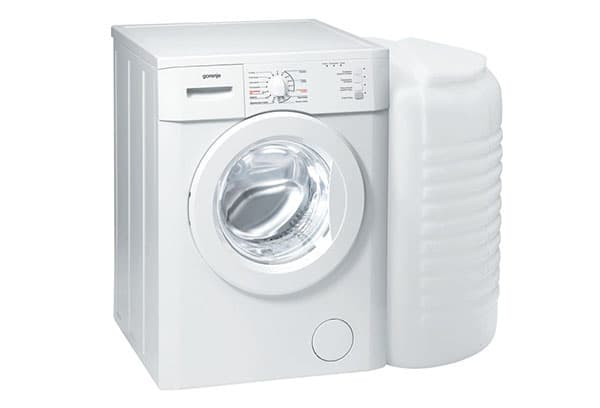 Vaskemaskine med vandtank
