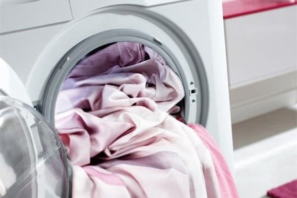 Laver les rideaux dans la machine à laver