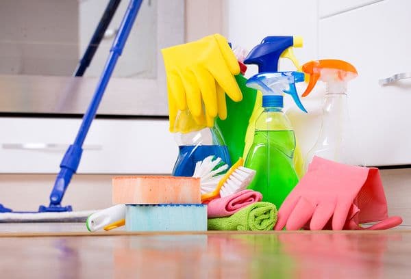 moyens et appareils de nettoyage de l'appartement