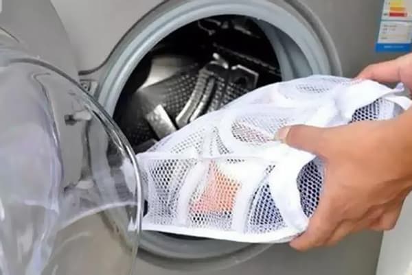 Laver des chaussures de ballet dans une machine à laver