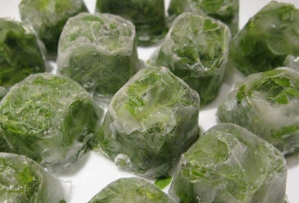 jégkockák zöldekkel