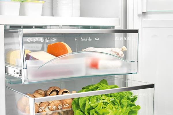 Contenants rétractables dans le réfrigérateur