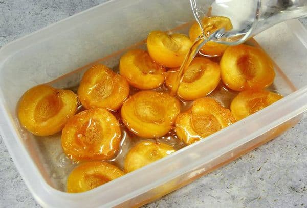 Aprikoser i sirap