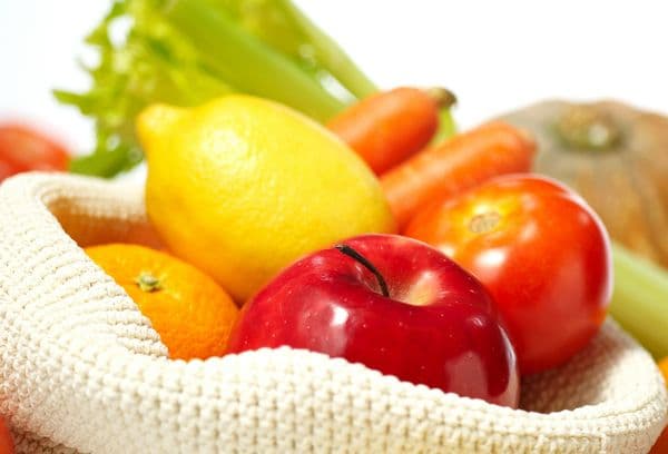 Påse med grönsaker och frukter